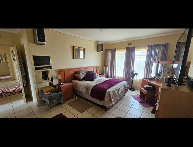 4 BEDROOM HOUSE FOR SALE IN HILLSHAVEN